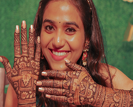 mehndi-hands
